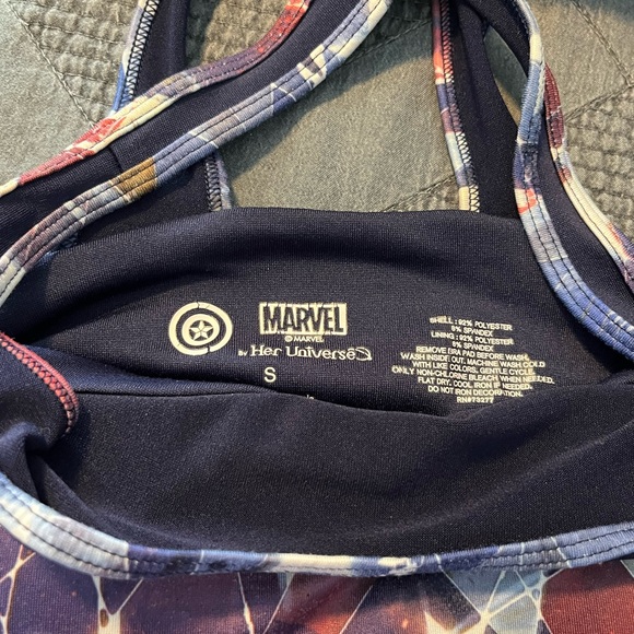 Marvel sleeveless workout shirt - Picture 3 of 3